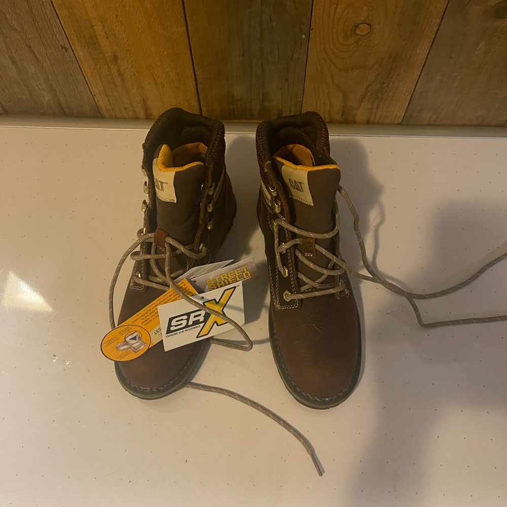 Caterpillar paisley women’s 6.5 work boot brand new